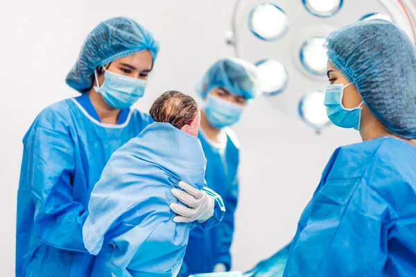 Professionelle Anästhesist Arzt Medizinisches Team Und Assistent Führt Baby Kaiserschnitt — Stockfoto