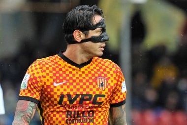 Benevento 'nun Gianluca Lapadula oyuncusu, Benevento ile Reggina arasındaki İtalyan Serie A şampiyonası maçında Benevento 4, Reggina 0, Benevento' daki Ciro Vigorito Stadyumu 'nda oynandı. Benevento, İtalya, 27 Kasım 2021
