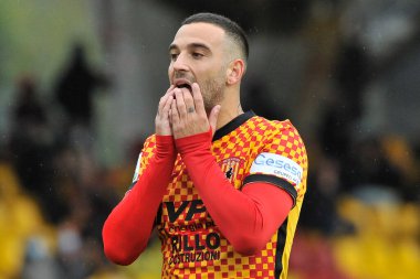 Benevento 'lu Roberto Insigne, Benevento ile Reggina arasındaki İtalyan Serie A şampiyonası maçında Benevento 4, Reggina 0, Benevento' daki Ciro Vigorito Stadyumu 'nda oynandı. Benevento, İtalya, 27 Kasım 2021.