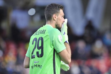 Benevento 'lu Andrea Paleari, Benevento ile Reggina arasındaki İtalyan Serie A şampiyonası maçında Benevento 4, Reggina 0, Benevento' daki Ciro Vigorito Stadyumu 'nda oynandı. Benevento, İtalya, 27 Kasım 2021.