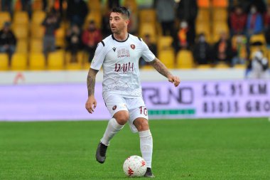Benevento ile Reggina arasında oynanan İtalyan Serie A şampiyonası maçında Benevento 4, Reggina 0, Benevento 'da oynanan Ciro Vigorito Stadyumu maçında Nicola Bellomo oynadı. Benevento, İtalya, 27 Kasım 2021.