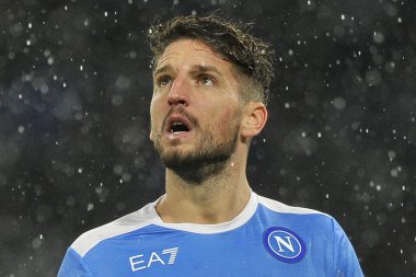 Napoli 'li Dries Mertens, Napoli ile Lazio arasındaki İtalyan Serie A şampiyonası maçında Napoli 4, Lazio 0, Napoli' deki Diego Armando Maradona Stadyumu 'nda oynandı. Napoli, İtalya, 28 Kasım 2021. 