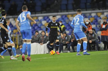  Napoli 'nin oyuncusu, Napoli ile Lazio arasındaki İtalyan Serie A şampiyonası maçında Napoli 4, Lazio 0, Napoli' deki Diego Armando Maradona Stadyumu 'nda oynandı. Napoli, İtalya, 28 Kasım 2021.
