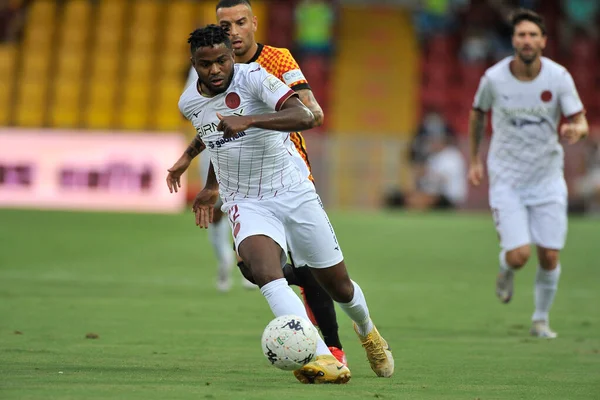 Cittadella 'nın Orji Okwonkwo oyuncusu, Benevento - Cittadella final maçı sonucu 4-1 arasında oynanan İtalya Serie B karşılaşmasında, Benevento' daki Ciro Vigorito Stadyumu 'nda oynandı. Benevento, İtalya, 21 Eylül 2021. 