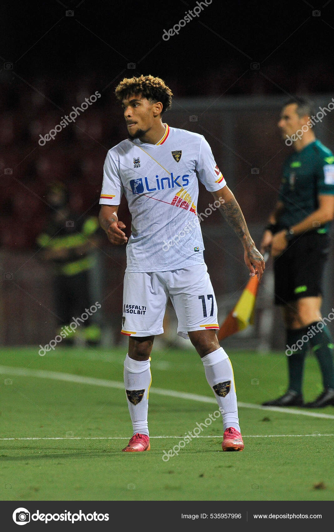 Jogador Valentin Gendrey Lecce Durante Partida Campeonato Italiano Série  Entre — Fotografia de Stock Editorial © VincenzoIzzo #535957996