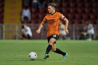 Benevento 'nun Daam Foulon oyuncusu, Benevento ile Cittadella arasındaki İtalyan Serie B şampiyonası maçında 4-1' lik final maçı, Benevento 'daki Ciro Vigorito Stadyumu' nda oynandı. Benevento, İtalya, 21 Eylül 2021. 