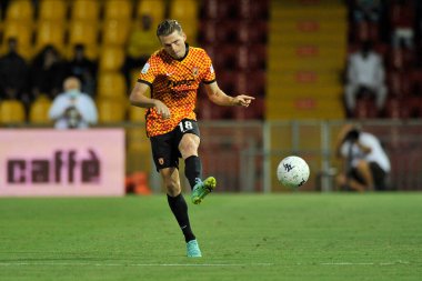 Benevento 'nun Daam Foulon oyuncusu, Benevento ile Cittadella arasındaki İtalyan Serie B şampiyonası maçında 4-1' lik final maçı, Benevento 'daki Ciro Vigorito Stadyumu' nda oynandı. Benevento, İtalya, 21 Eylül 2021.