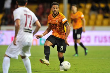 Benevento 'lu Andrs Tello oyuncusu, Benevento ile Cittadella arasındaki İtalyan Serie B şampiyonası maçında 4-1' lik final maçı, Benevento 'daki Ciro Vigorito Stadyumu' nda oynandı. Benevento, İtalya, 21 Eylül 2021.