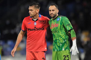 Napoli 'den David Ospina ve Atalanta' dan Rafael Toloi 'nin oyuncusu, Napoli ve Atalanta arasında oynanan İtalya Futbol Ligi SerieA maçında, Napoli 2, Atalanta 3, Diego Armando Maradona Stadyumu' nda oynandı.. 