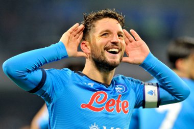 Napoli 'nin Dries Mertens oyuncusu, Napoli ile Atalanta arasındaki İtalyan futbol ligi serisi maçında Napoli 2, Atalanta 3, Diego Armando Maradona Stadyumu' nda oynandı. Napoli, İtalya, 05 Aralık 2021. 