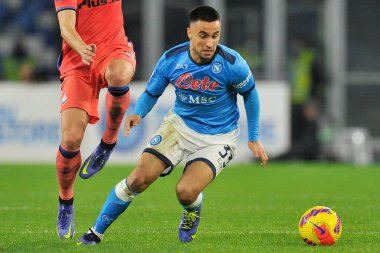 Napoli 'li Adam Ounas, Napoli ile Atalanta arasındaki İtalyan futbol ligi serisi maçında Napoli 2, Atalanta 3, Diego Armando Maradona Stadyumu' nda oynandı. Napoli, İtalya, 05 Aralık 2021. 