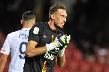 Benevento 'lu Andrea Paleari, Benevento ile Lecce arasındaki İtalyan Serie B şampiyonluğu maçında Ciro Vigorito Stadyumu' nda oynanan maçın son maçı. Benevento, İtalya, 10 Eylül 2021. 