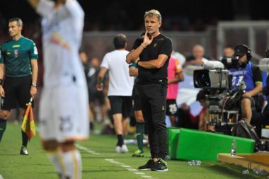 Lecce takımının Marco Baroni teknik direktörü, Benevento-Lecce maçının finalinde Ciro Vigorito Stadyumu 'nda oynanan maçın sonucunu 0-0 olarak belirledi. Benevento, İtalya, 10 Eylül 2021. 