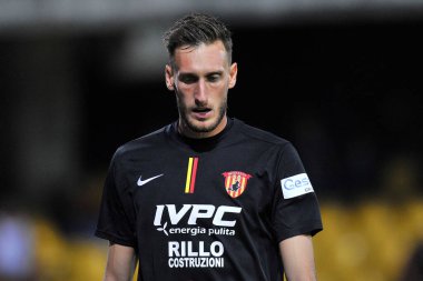 Benevento 'lu Andrea Paleari, Benevento ile Lecce arasındaki İtalyan Serie B şampiyonluğu maçında Ciro Vigorito Stadyumu' nda oynanan maçın son maçı. Benevento, İtalya, 10 Eylül 2021. 