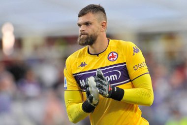 Fiorentina 'lı Bartlomiej Dragowski, Fiorentina ile Napoli arasında oynanan İtalya Serie A ligi final maçı sırasında Floransa' daki Artemio Franchi Stadyumu 'nda oynanan maç 1-2' de sona erdi.. 