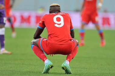 Napoli 'den Victor Osimhen, İtalya Serie A Ligi maçında Fiorentina ile Napoli arasındaki final maçı 1-2, Floransa' daki Artemio Franchi Stadyumu 'nda oynandı.. 