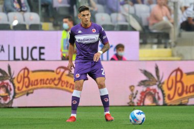 Fiorentina 'dan Lucas Quarta, Fiorentina ile Napoli arasında oynanan İtalya Serie A Ligi final maçı sırasında Floransa' daki Artemio Franchi Stadyumu 'nda oynanan maç 1-2 berabere sonuçlandı..