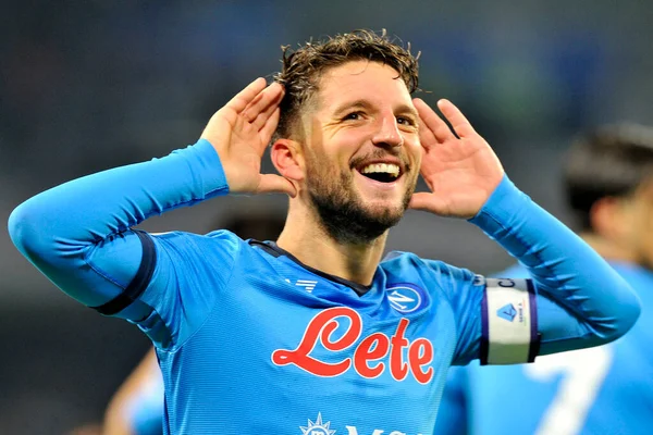 那不勒斯的德里斯 梅尔滕斯 Dries Mertens 是那不勒斯的球员 在意大利足球联赛系列赛A在那不勒斯对亚特兰大的比赛中 最后的结果那不勒斯2号 亚特兰大3号 在迪利加阿曼多 马拉多纳体育场 — 图库照片