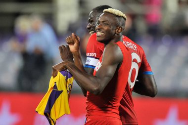 Napoli 'den Victor Osimhen, İtalya Serie A Ligi maçında Fiorentina ile Napoli arasındaki final maçı 1-2, Floransa' daki Artemio Franchi Stadyumu 'nda oynandı..