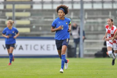 İtalya 'dan Sara Gama, İtalya ile Hırvatistan arasında oynanan 2023 Dünya Kupası ön eleme maçında Castel Di Sangro' daki Teofilo Patini Stadyumu 'nda oynanan maçın sonucu 3-0 oldu. Castel di sangro, İtalya, 22 Ekim 2021. 