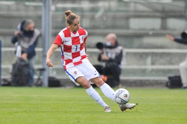 Hırvat Ana Jeleniciç, İtalya ile Hırvatistan arasındaki 2023 Dünya Kupası ön eleme maçında Castel Di Sangro 'daki Teofilo Patini Stadyumu' nda oynanan maçın sonucu 3-0. Castel di sangro, İtalya, 22 Ekim 2021. 