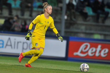 İtalya 'nın Katja Schroffenegger oyuncusu İtalya ile Hırvatistan arasındaki 2023 Dünya Kupası ön eleme maçında oynanan final maçı 3-0, Castel Di Sangro' daki Teofilo Patini stadyumunda oynandı. Castel di sangro, İtalya, 22 Ekim 2021. 