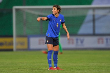 İtalya 'nın Valentina Giacinti oyuncusu, İtalya ile Hırvatistan arasındaki 2023 Dünya Kupası ön eleme maçında oynanan final maçı sonucu 3-0 olan Castel Di Sangro' daki Teofilo Patini Stadyumu 'nda oynandı. Castel di sangro, İtalya, 22 Ekim 2021. 