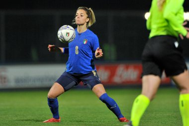 İtalya 'dan Martina Rosucci, İtalya ile Hırvatistan arasındaki 2023 Dünya Kupası ön eleme maçında Castel Di Sangro' daki Teofilo Patini Stadyumu 'nda oynanan maçın sonucu 3-0 oldu. Castel di sangro, İtalya, 22 Ekim 2021.