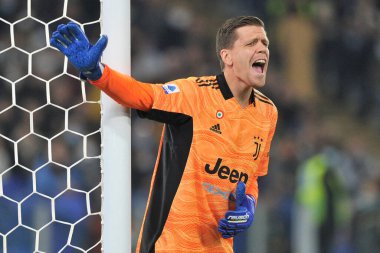 Juventus 'un Wojciech Szczesny oyuncusu, Lazio ile Juventus arasında oynanan İtalya SerieA maçında Roma' daki Olimpiyat Stadyumu 'nda oynanan final maçı 0-2 oldu. Roma, İtalya, 20 Kasım 2021. 
