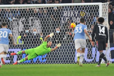 Lazio 'lu Manuel Reina, Lazio ile Juventus arasındaki İtalyan SerieA şampiyonası maçında Roma Olimpiyat Stadyumu' nda oynanan final maçı 0-2 oldu. Roma, İtalya, 20 Kasım 2021. 