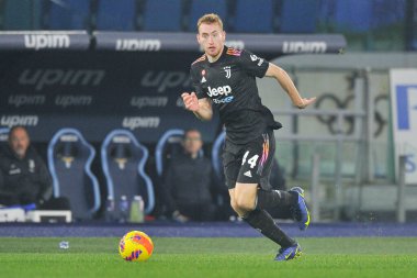 Juventus 'lu Dejan Kulusevsky, Lazio ile Juventus arasındaki İtalya SerieA şampiyonluğu maçında Roma' daki Olimpiyat Stadyumu 'nda oynanan final maçı 0-2 oldu. Roma, İtalya, 20 Kasım 2021. 