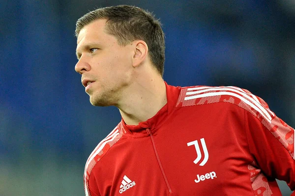 Juventus 'un Wojciech Szczesny oyuncusu, Lazio ile Juventus arasında oynanan İtalya SerieA maçında Roma' daki Olimpiyat Stadyumu 'nda oynanan final maçı 0-2 oldu. Roma, İtalya, 20 Kasım 2021. 