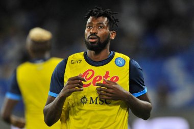 Napoli 'den Frank Anguissa, Napoli ile Cagliari arasındaki İtalya SerieA ligi maçında Diego Armando Maradona Stadyumu' nda oynanan maçın final maçı 2-0 oldu. Napoli, İtalya, 26 Eylül 2021.