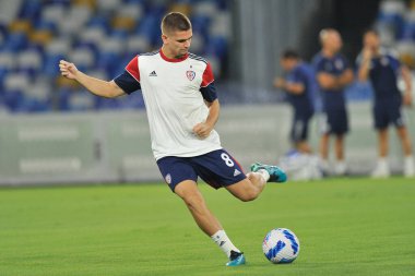 Cagliari 'li Razvan Marin, Napoli ile Cagliari arasındaki İtalya SerieA ligi maçında Diego Armando Maradona Stadyumu' nda oynanan final maçında 2-0 yenildi. Napoli, İtalya, 26 Eylül 2021. 