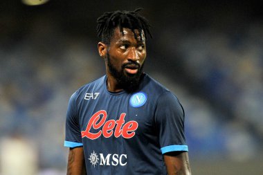 Napoli 'den Frank Anguissa, Napoli ile Cagliari arasındaki İtalya SerieA ligi maçında Diego Armando Maradona Stadyumu' nda oynanan maçın final maçı 2-0 oldu. Napoli, İtalya, 26 Eylül 2021.