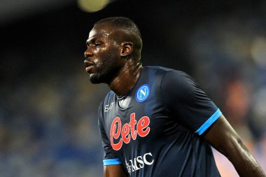 Napoli 'nin Kalidou Koulibaly oyuncusu, Napoli ile Cagliari arasındaki İtalya SerieA ligi maçında Diego Armando Maradona Stadyumu' nda oynanan final maçı 2-0 oldu. Napoli, İtalya, 26 Eylül 2021. 