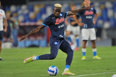 Napoli 'den Victor Osimhen, Napoli ile Cagliari arasındaki İtalya SerieA ligi maçında Diego Armando Maradona Stadyumu' nda oynanan final maçında 2-0 yenildi. Napoli, İtalya, 26 Eylül 2021. 