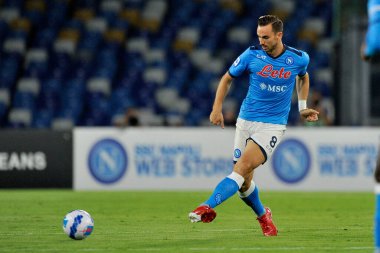 Napoli 'li Fabian Ruiz, Napoli ile Cagliari arasındaki İtalya SerieA ligi maçında Diego Armando Maradona Stadyumu' nda oynanan maçın final maçı 2-0 'dı. Napoli, İtalya, 26 Eylül 2021.