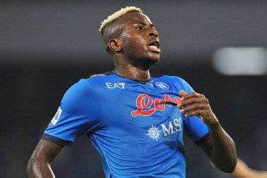 Napoli 'den Victor Osimhen, Napoli ile Cagliari arasındaki İtalya SerieA ligi maçında Diego Armando Maradona Stadyumu' nda oynanan final maçında 2-0 yenildi. Napoli, İtalya, 26 Eylül 2021. 