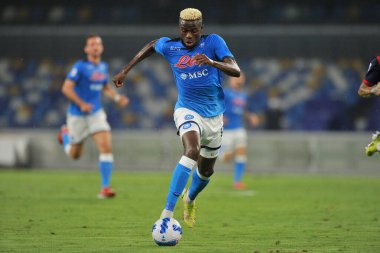 Napoli 'den Victor Osimhen, Napoli ile Cagliari arasındaki İtalya SerieA ligi maçında Diego Armando Maradona Stadyumu' nda oynanan final maçında 2-0 yenildi. Napoli, İtalya, 26 Eylül 2021.