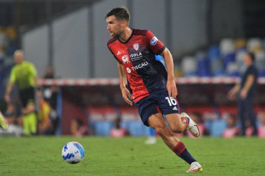 Cagliari 'den Kevin Strootman, Napoli - Cagliari final maçı sırasında Diego Armando Maradona Stadyumu' nda oynandı. Napoli, İtalya, 26 Eylül 2021. 