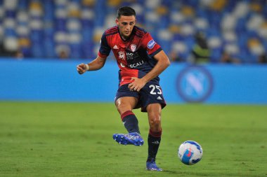 Cagliari takımından Gabriele Zappa, Napoli - Cagliari final maçı sırasında Diego Armando Maradona Stadyumu 'nda oynandı. Napoli, İtalya, 26 Eylül 2021. 