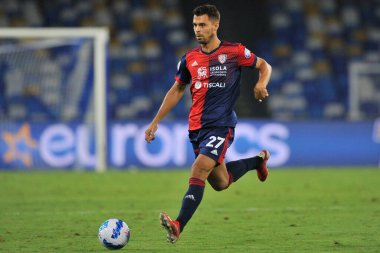 Cagliari takımından Alberto Grassi, Napoli - Cagliari final maçı sırasında Diego Armando Maradona Stadyumu 'nda oynandı. Napoli, İtalya, 26 Eylül 2021. 