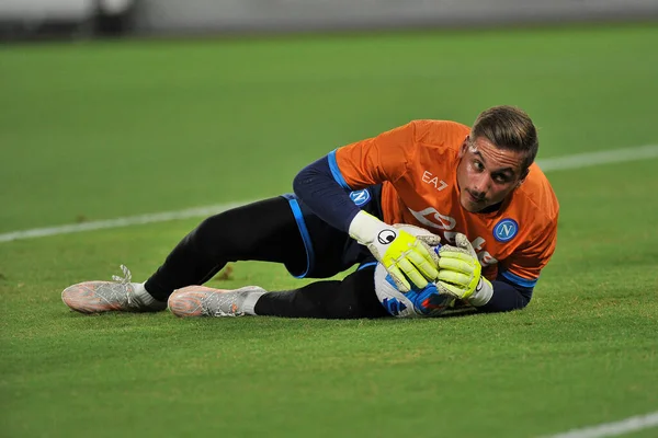 Napoli 'li Davide Marfella oyuncusu, Napoli ve Benevento arasındaki dostluk maçı sonucu 1-5, Diego Armando Maradona Stadyumu' nda oynandı.. 