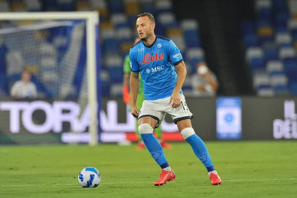 Napoli 'nin Amir Rrahmani oyuncusu, Napoli ile Cagliari arasındaki İtalya SerieA ligi maçında Diego Armando Maradona Stadyumu' nda oynanan final maçı 2-0 'dı. Napoli, İtalya, 26 Eylül 2021. 