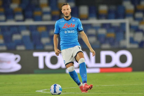 Napoli 'nin Amir Rrahmani oyuncusu, Napoli ile Cagliari arasındaki İtalya SerieA ligi maçında Diego Armando Maradona Stadyumu' nda oynanan final maçı 2-0 'dı. Napoli, İtalya, 26 Eylül 2021. 