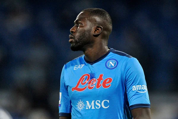 Napoli 'nin Kalidou Koulibaly oyuncusu, Napoli ile Cagliari arasındaki İtalya SerieA ligi maçında Diego Armando Maradona Stadyumu' nda oynanan final maçı 2-0 oldu. Napoli, İtalya, 26 Eylül 2021. 