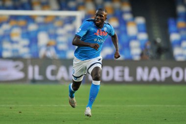 Napoli 'nin Kalidou Koulibaly oyuncusu, Napoli ile Juventus arasında oynanan İtalya SerieA maçında Diego Armando Maradona Stadyumu' nda oynanan final maçı 2-1 'dir. Napoli, İtalya, 11 Eylül 2021. 
