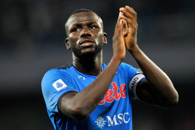 Napoli 'nin Kalidou Koulibaly oyuncusu, Napoli ile Juventus arasında oynanan İtalya SerieA maçında Diego Armando Maradona Stadyumu' nda oynanan final maçı 2-1 'dir. Napoli, İtalya, 11 Eylül 2021. 