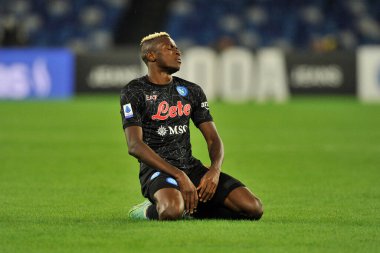Napoli 'nin Victor Osimhen oyuncuları, Napoli ile Torino arasında oynanan İtalya Serie A ligi maçında Diego Armando Maradona Stadyumu' nda oynanan maç 1-0 berabere sonuçlandı.. 